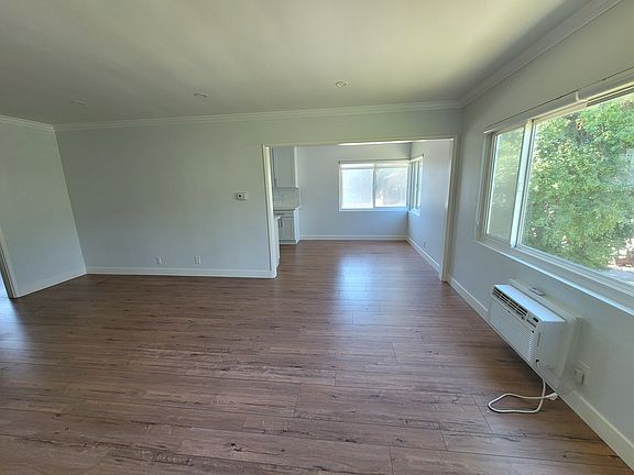5th image of 5822 Woodman Ave #4