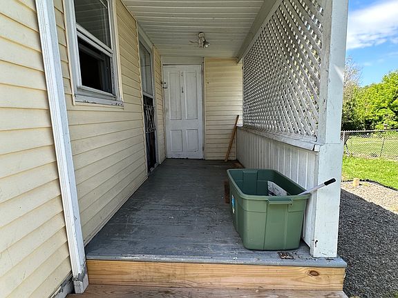 4th image of 399 Orchard St