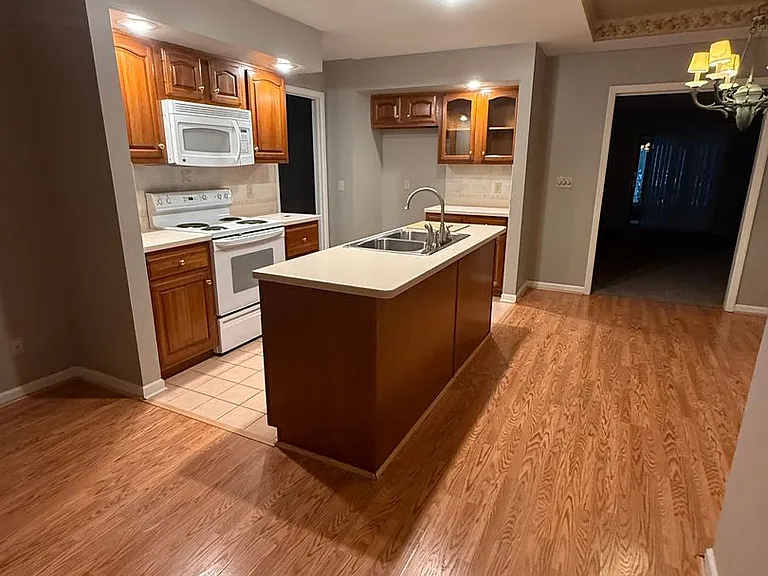2506 N Morrison Rd — Photo 3
