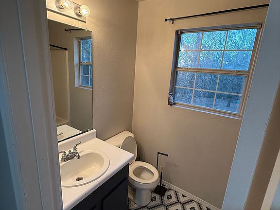 5th image of 2675 Barron Rd