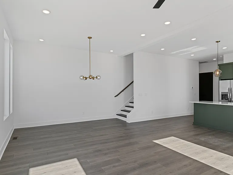 1729 Simpkins St — Photo 11
