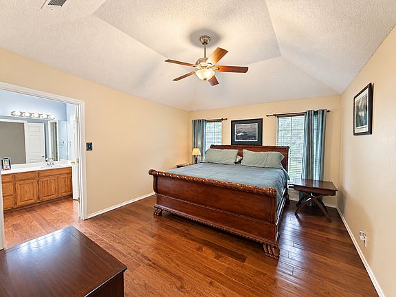 4th image of 3705 Edgemont Dr