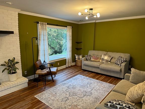 5th image of 111 Riverview Dr #2