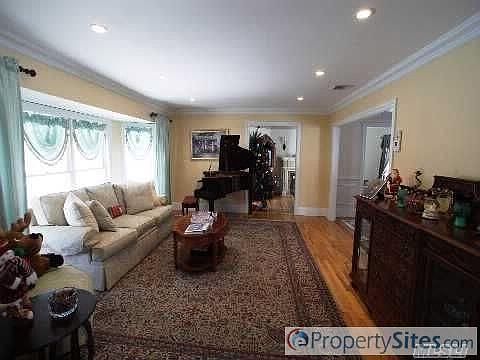 4th image of 238 Helme Ave