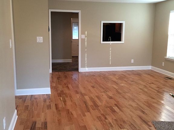 5th image of 136 S Moss Ave