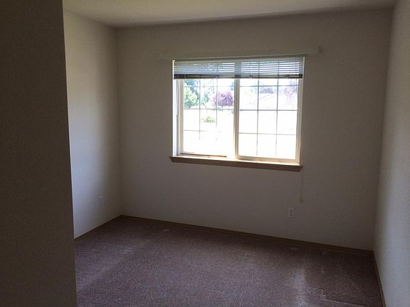 4th image of 15407 9th Ave E