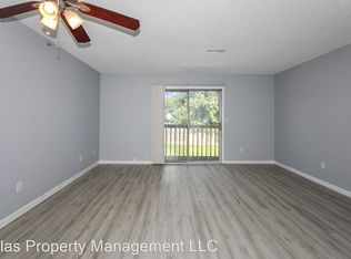 207 NW Barr Rd APT A, Grain Valley, MO 64029