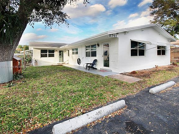 4th image of 2741 SW 46th St