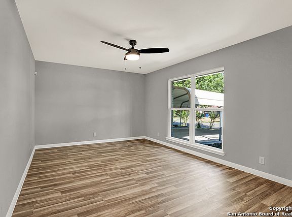 3rd image of 410 Otter Dr