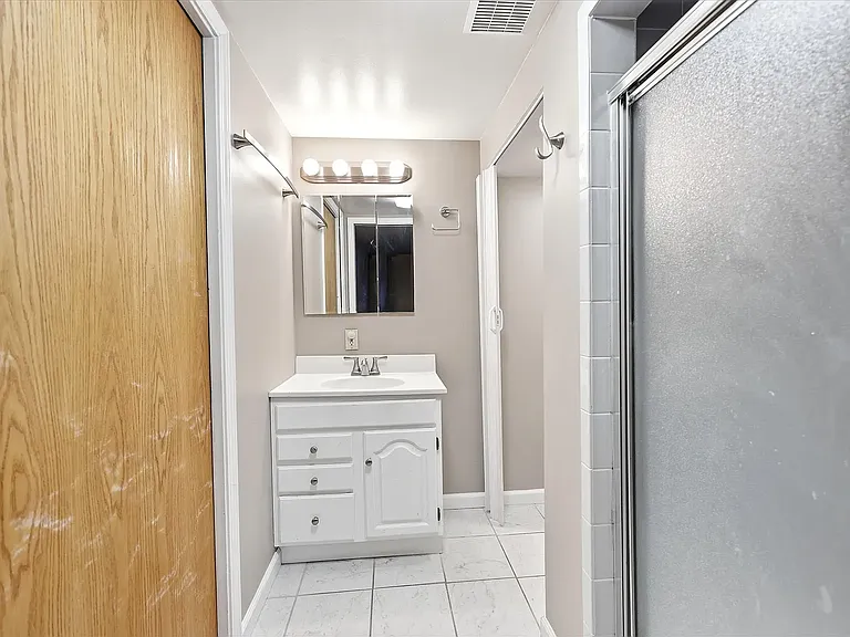 2215 S Broadmoor St — Photo 19