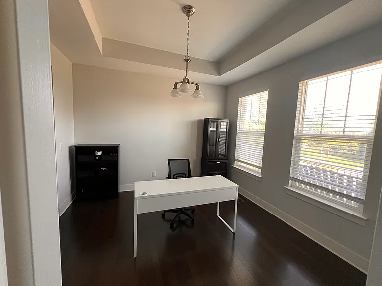 143 Snowden St E — Photo 1