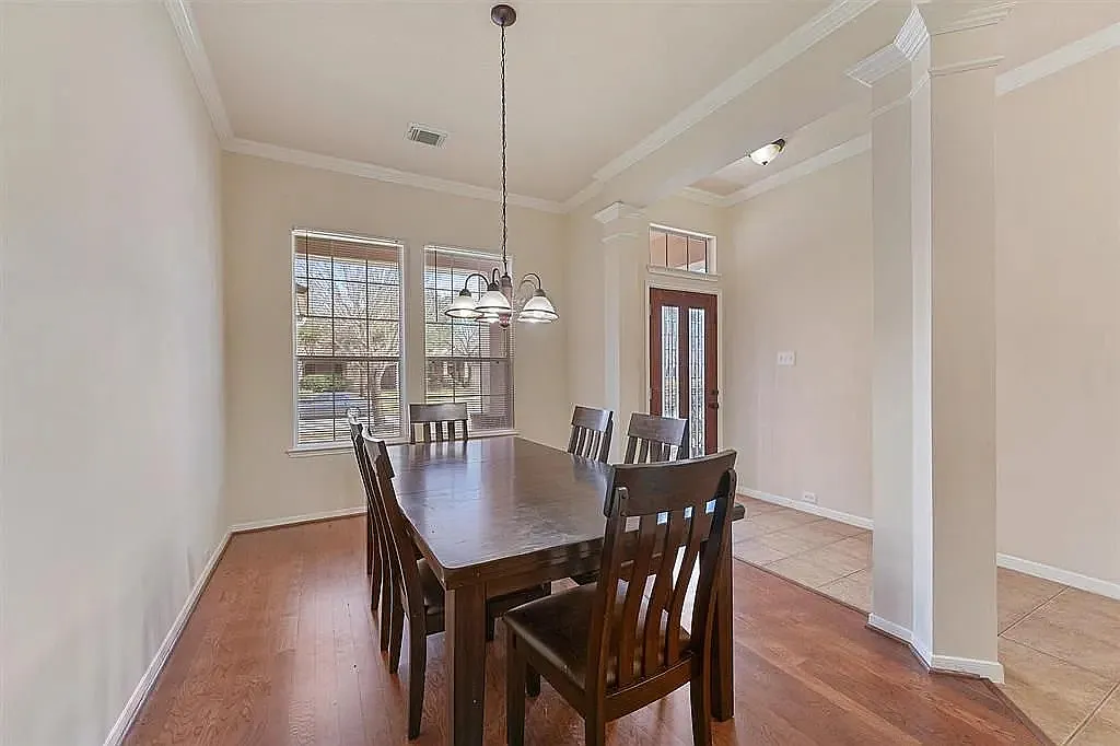 3 bed, 2030 sqft, $2,100 — Photo 3