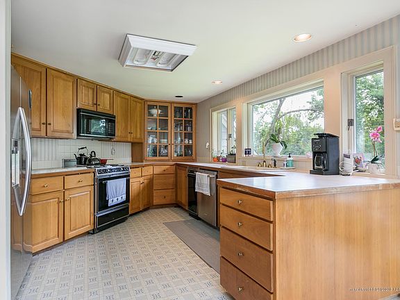 4th image of 105 Delano Park