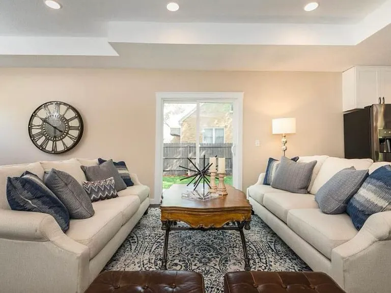 2401 University Ave NE — Photo 10