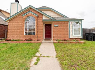 2114 Briarcliff Dr, Moore, OK 73170