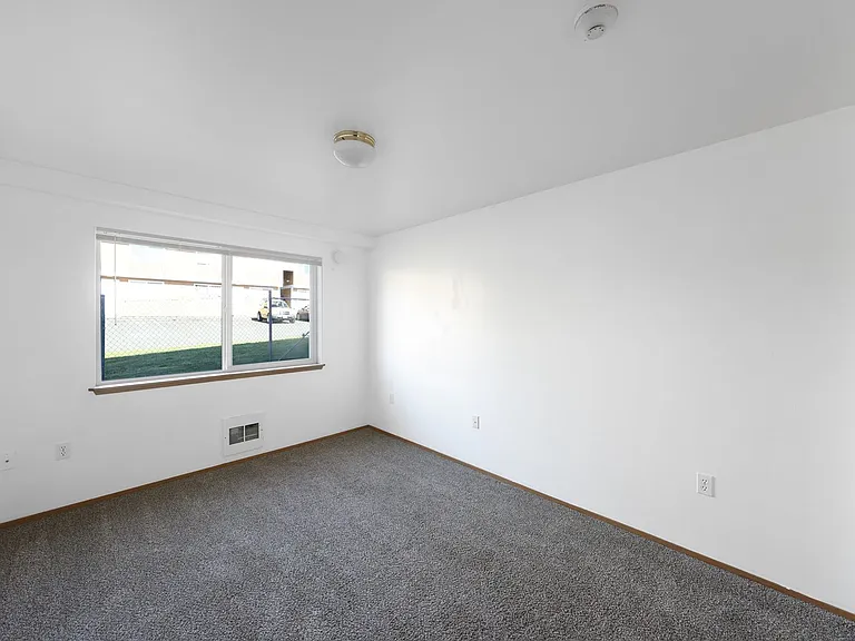 Borders Edge Apartments - Whidbey Ave — Photo 8