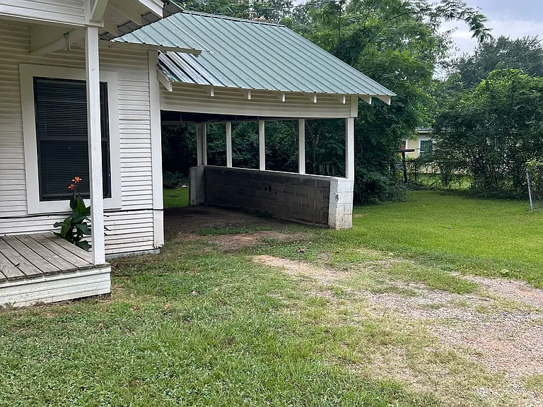 1501 Line Ferry Rd — Photo 2