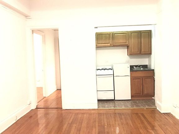 2nd image of 155 E 52nd St APT 9a