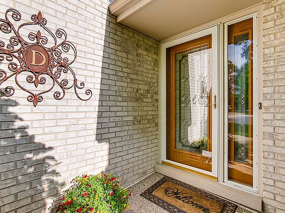 4th image of 7960 Chateau Ct
