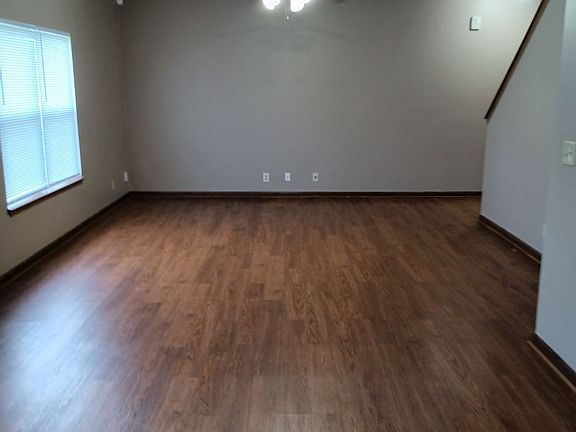 3rd image of 3282 Hopkins Dr
