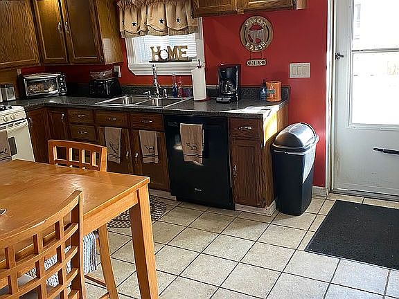 5th image of 1228-1230 Academy St