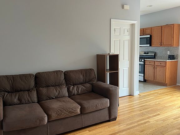 5th image of 51 Cottage St #3