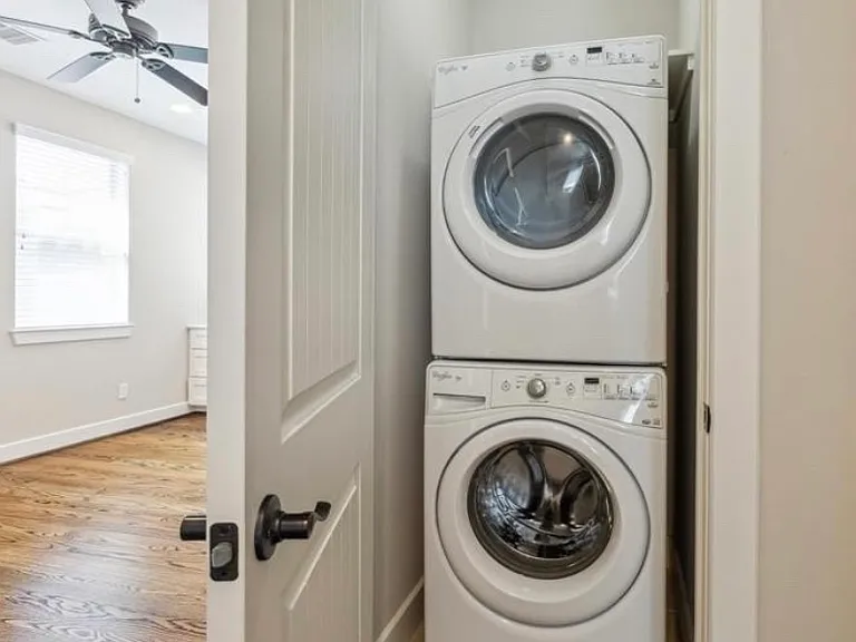 2441 Charleston St #B — Photo 11