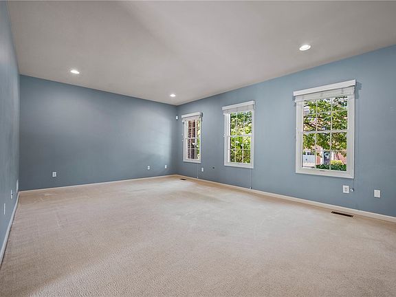 5th image of 389 Marshall Heights Dr