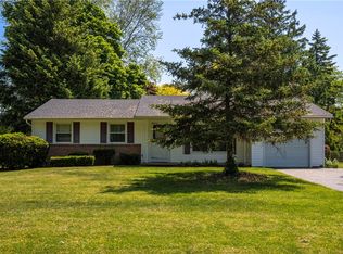 42 Stonehill Dr, Rochester, NY 14615
