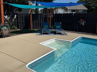 605 Wintergreen Dr, Chatham, IL 62629