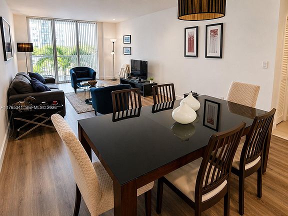 4th image of 19390 Collins Ave APT 312