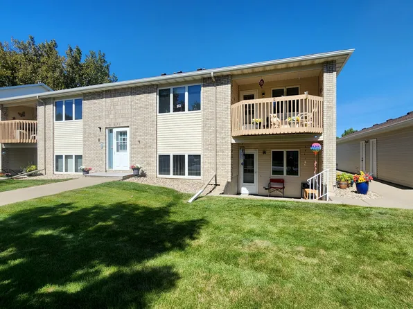 620 Bridgeport Dr Unit 2, Bismarck, ND 58504