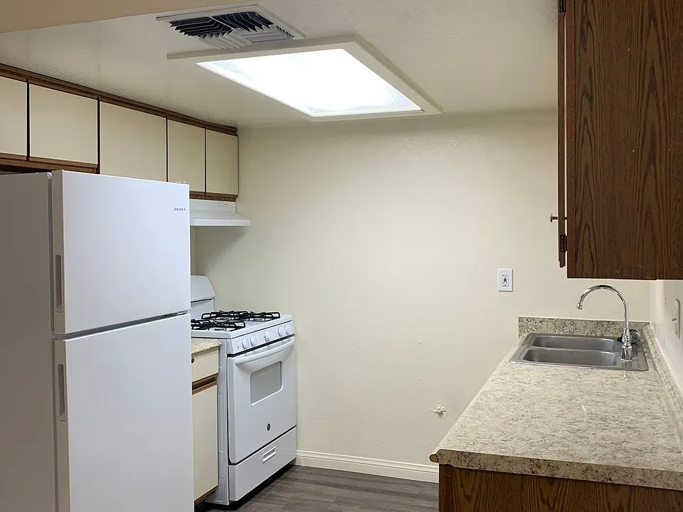 2500 Dracena St