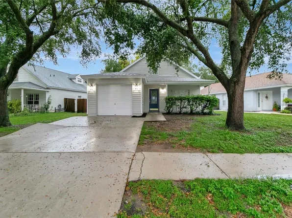 1417 Dew Bloom Rd, Valrico, FL 33594