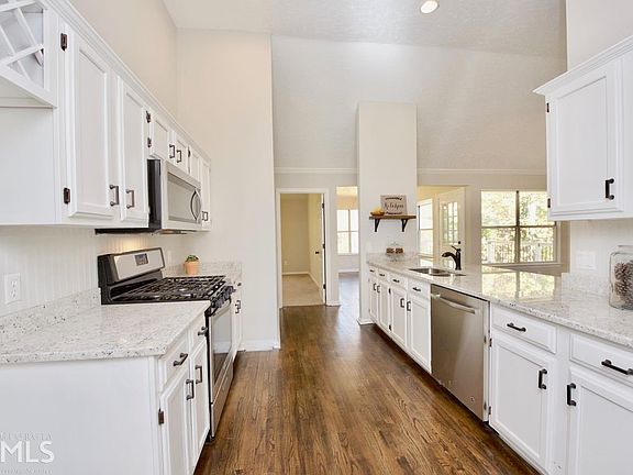 5th image of 3730 Steve Dr NW