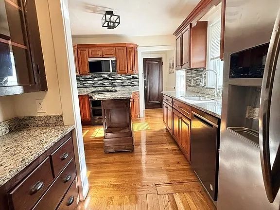 3rd image of 48 Rosewood St #2