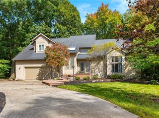 5755 Logan Arms Dr, Girard, OH 44420