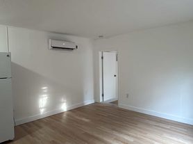 503 Avenida Hermosa