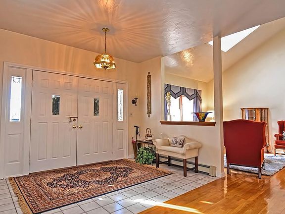 2nd image of 6 Woodlawn Cir
