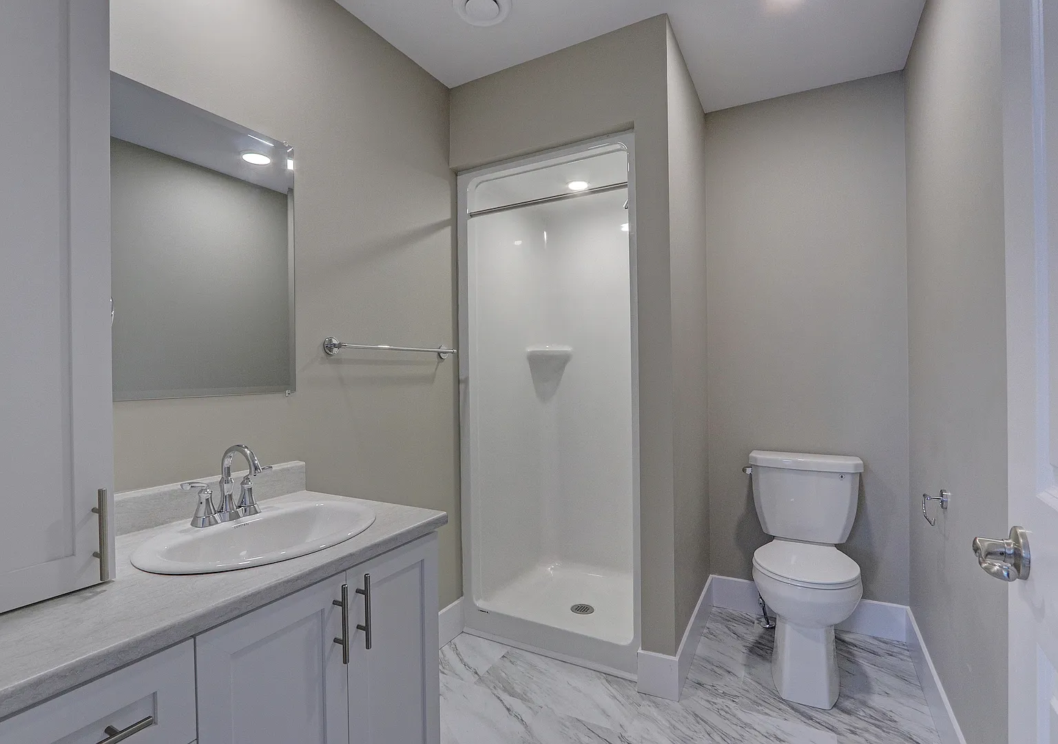 3 bed, 3.5 bath, 2060 sqft, $2,200 — Photo 4