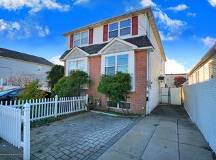 18 McLaughlin St, Staten Island, NY 10305