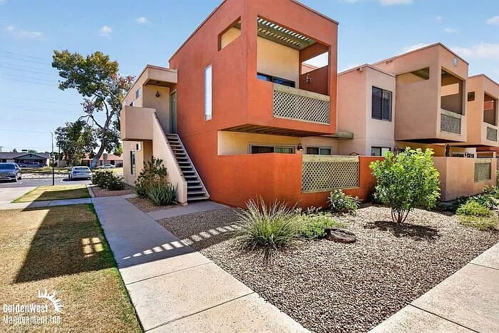2 bed, 2.0 bath, 955 sqft, $1,550 — Photo 1