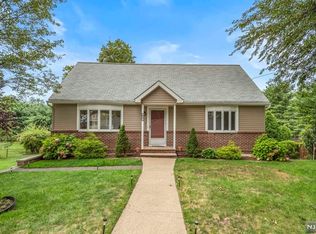 815 Pascack Rd, Paramus, NJ 07652