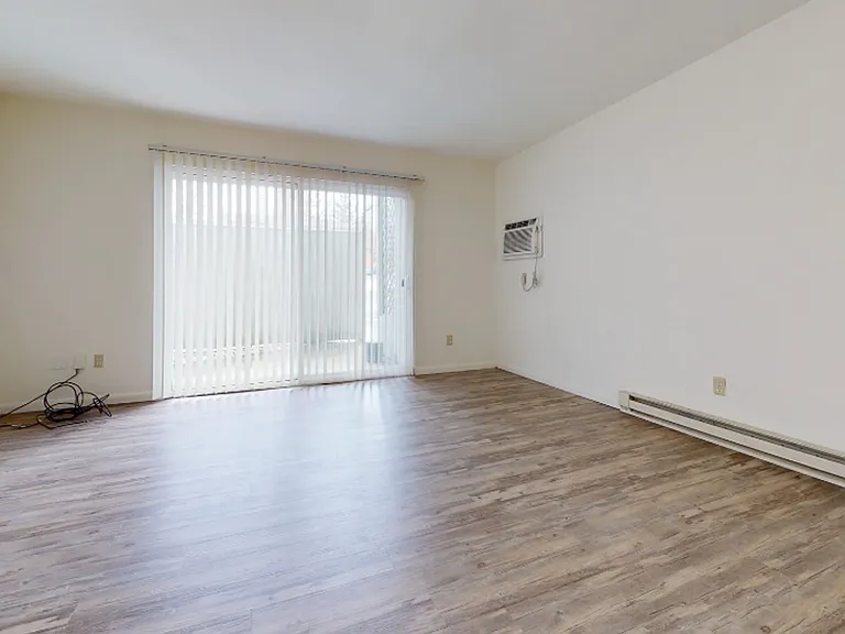 University Park Apartments near Cornell University — Photo 273