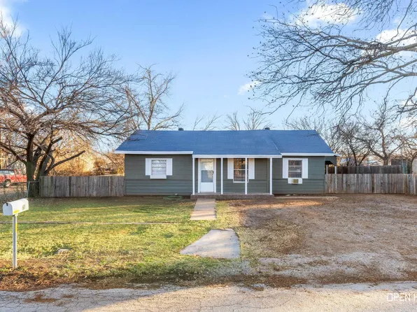 711 E Bank St, Iowa Park, TX 76367