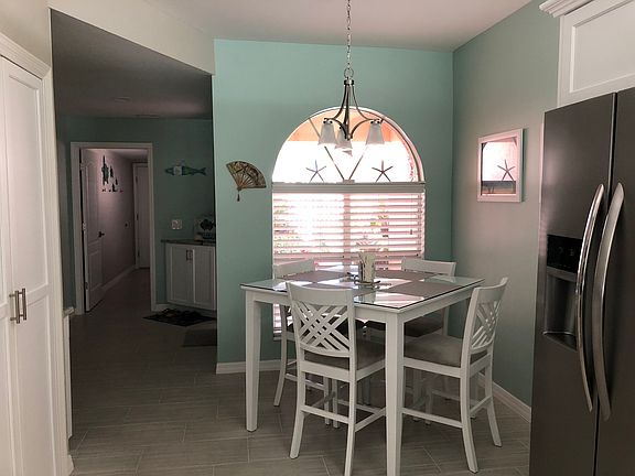 5th image of 528 Lake Louise Cir Unit 303