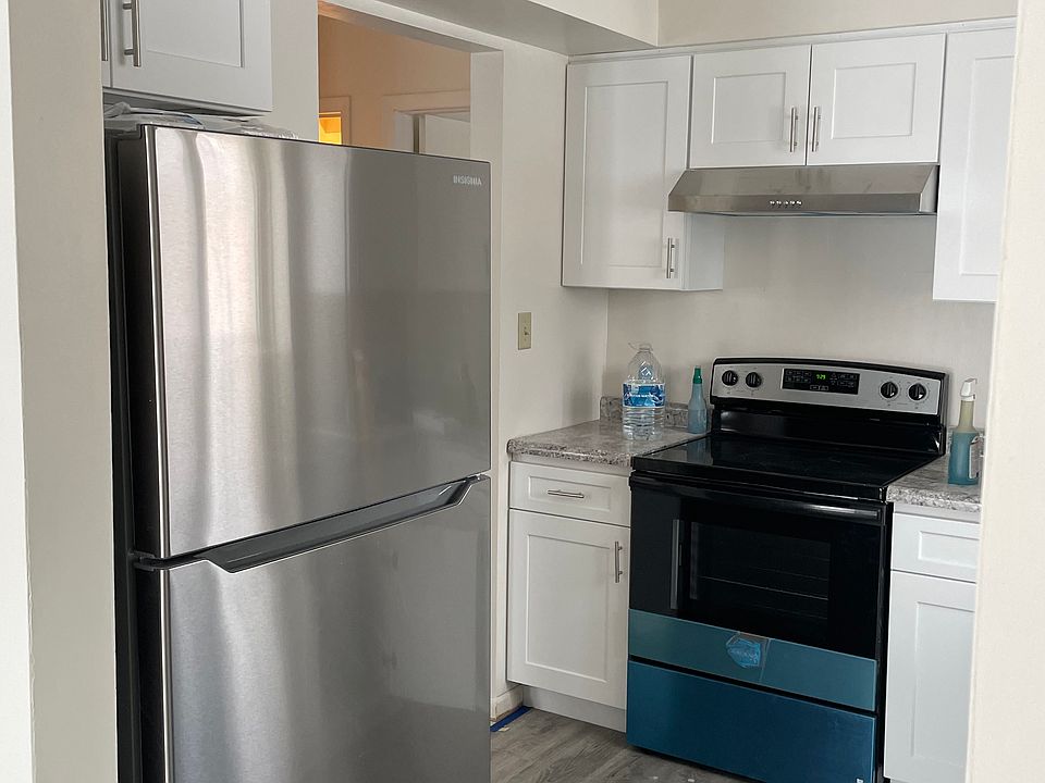 1st image of 30 Briar St APT 6