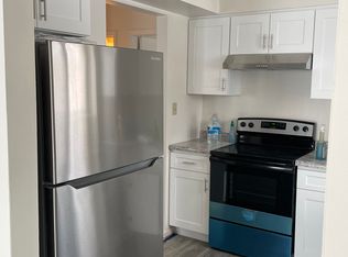 30 Briar St APT 6, Glen Ellyn, IL 60137