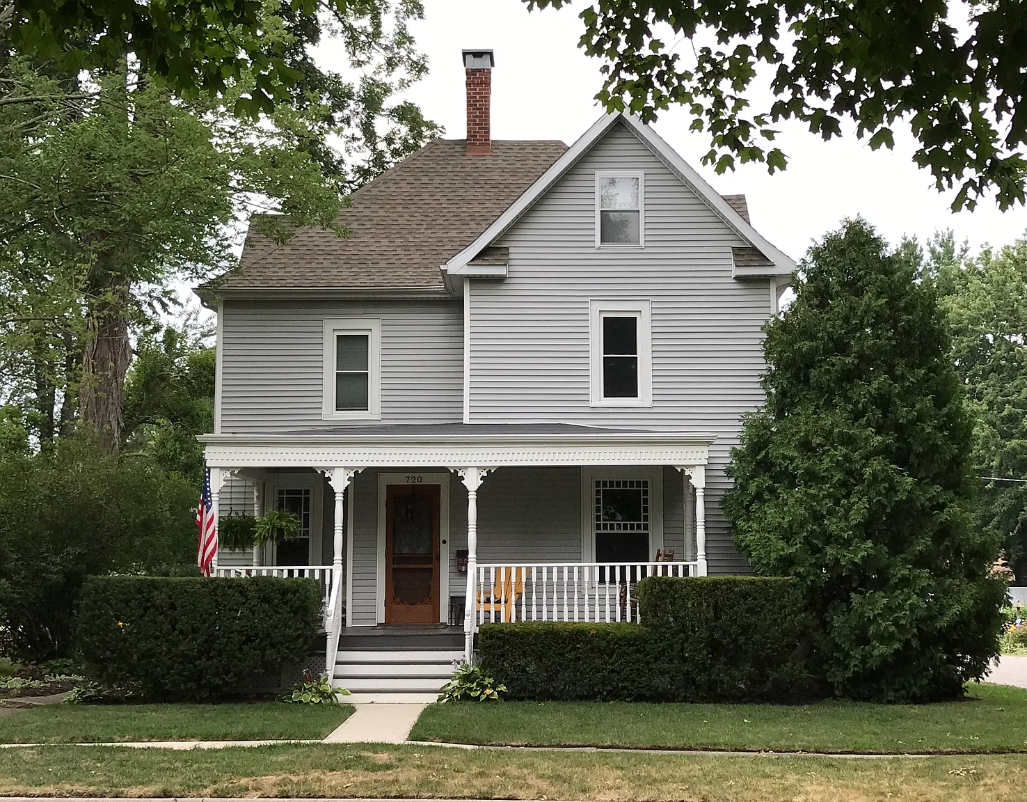 720 E Center St photo 1