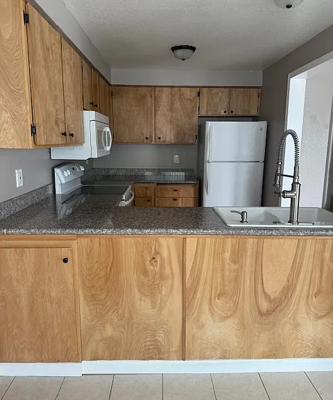 Evergreen Park Apartments — Photo 13